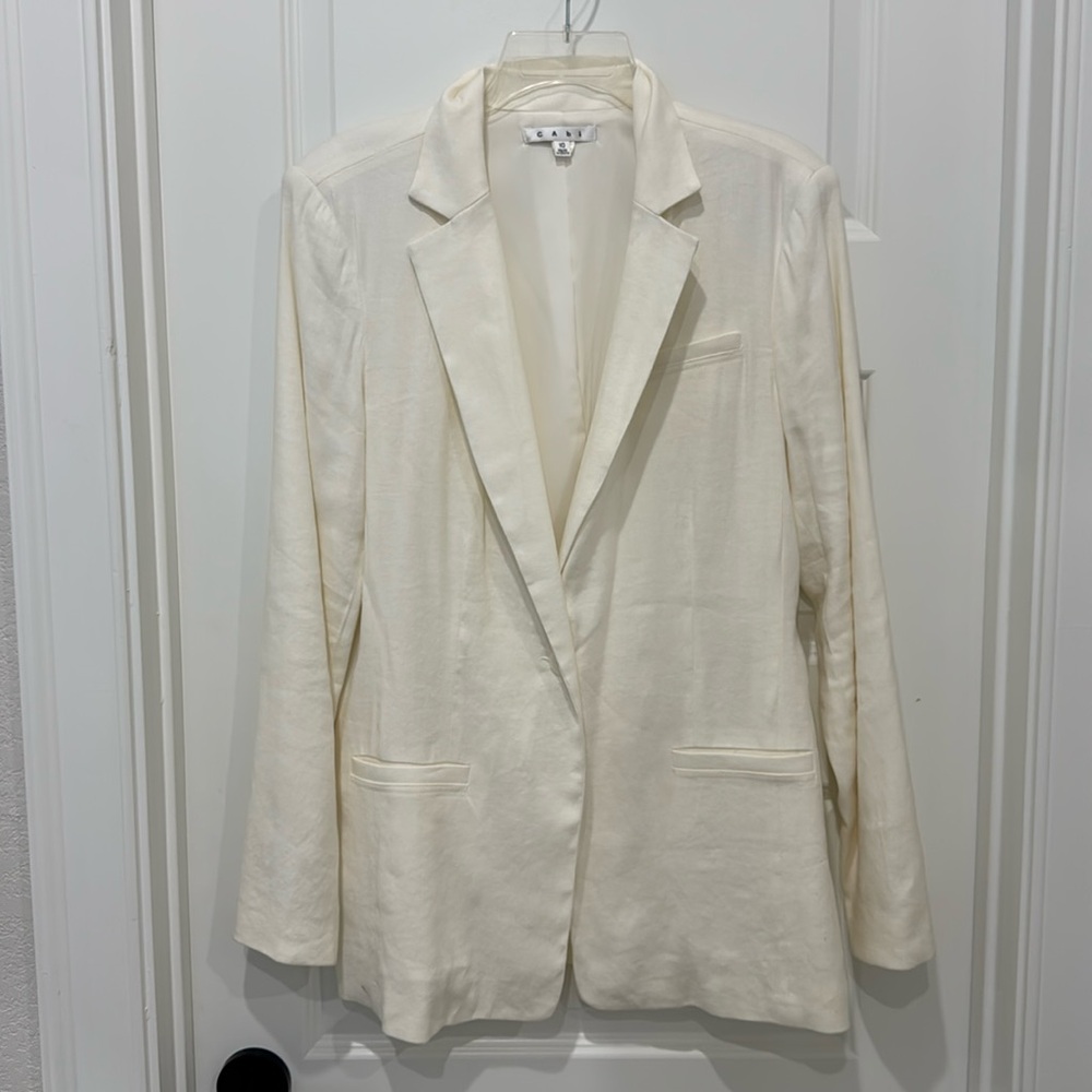 Cabi. White / cream linen jacket. Size 10. Long sleeve button blazer